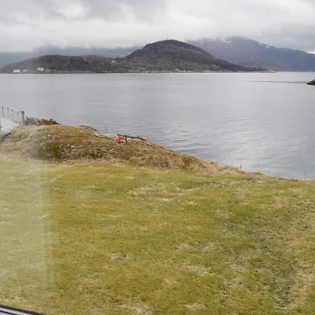 6 Person In Sandhornoy