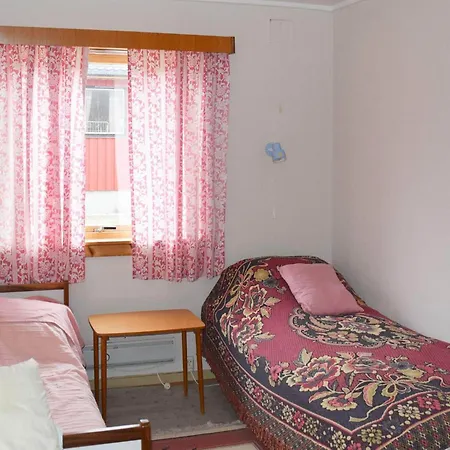 6 Person In Sandhornoy Rossnes