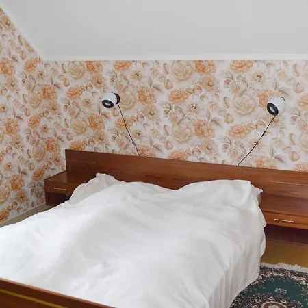 6 Person In Sandhornoy * Rossnes