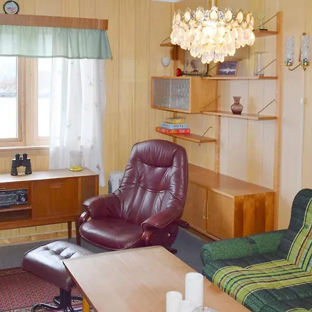 6 Person In Sandhornoy * Rossnes