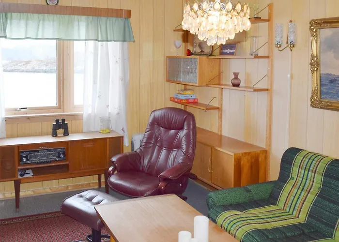 6 Person In Sandhornoy * Rossnes