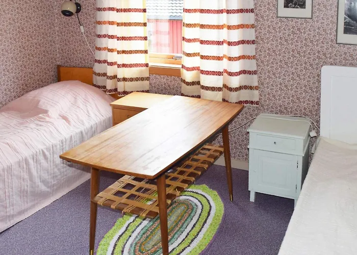 6 Person In Sandhornoy *