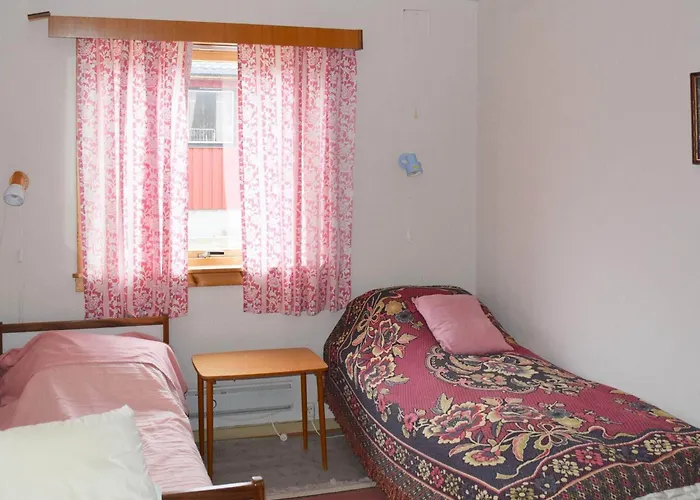 6 Person In Sandhornoy Rossnes